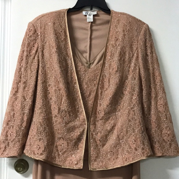 Elegant dresseith jacket - Picture 2 of 7